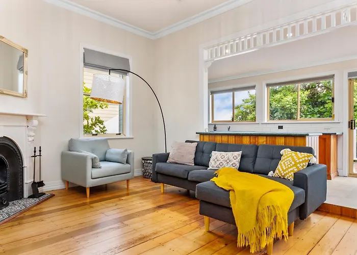 Charming Merewether Cottage
